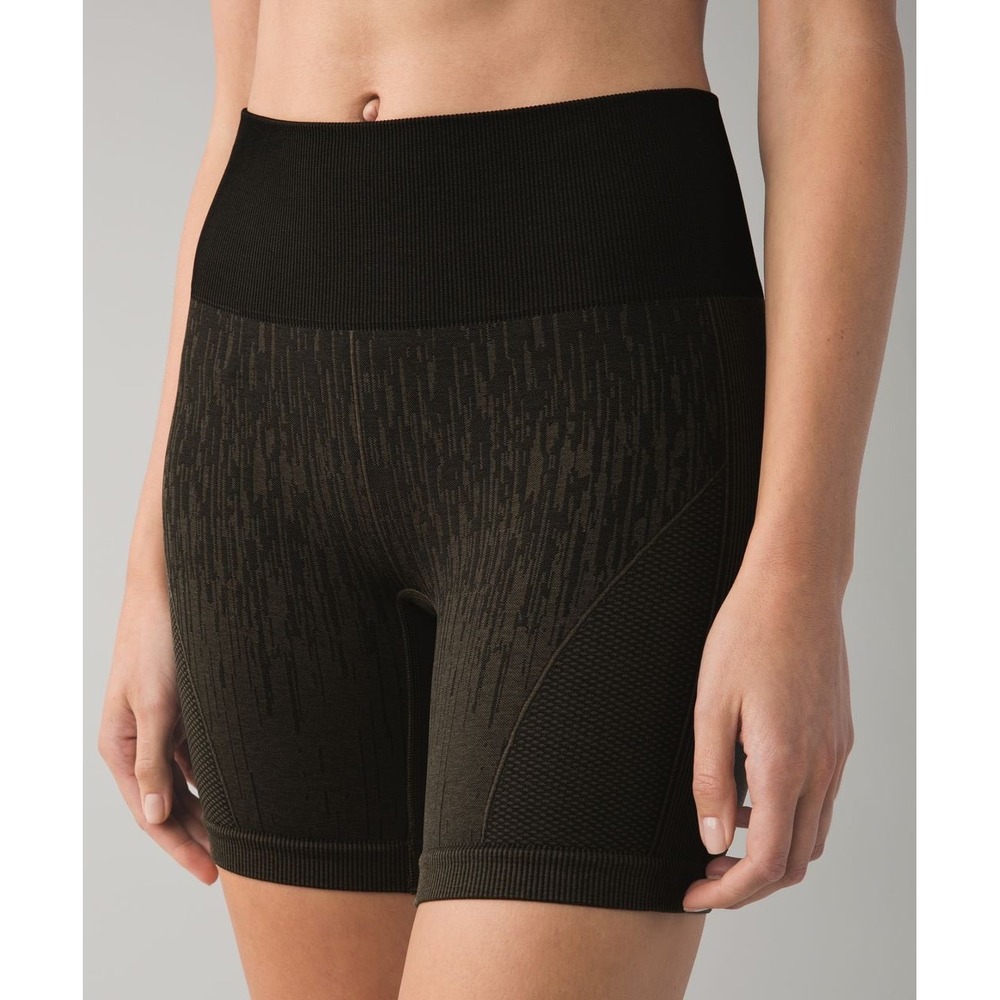 Lululemon Sculpt Shorts Womens 12 Deep Camo EUC High Rise Seamless Ribbed Active